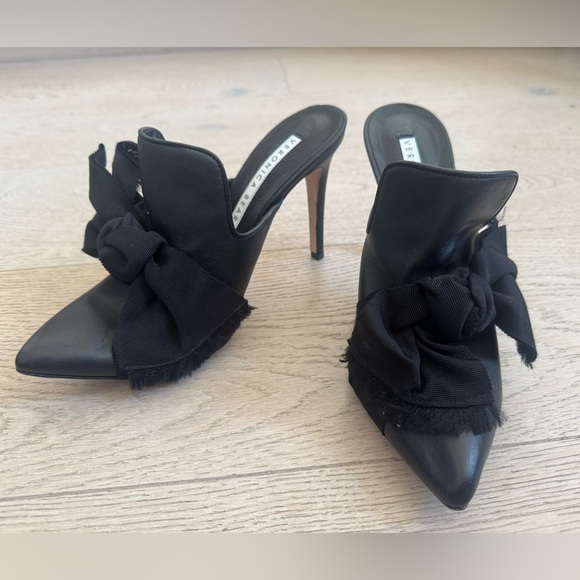 Veronica Beard
Leather Bow Accents Mules black 
Women's Size 37.5 - Picture 5 of 15